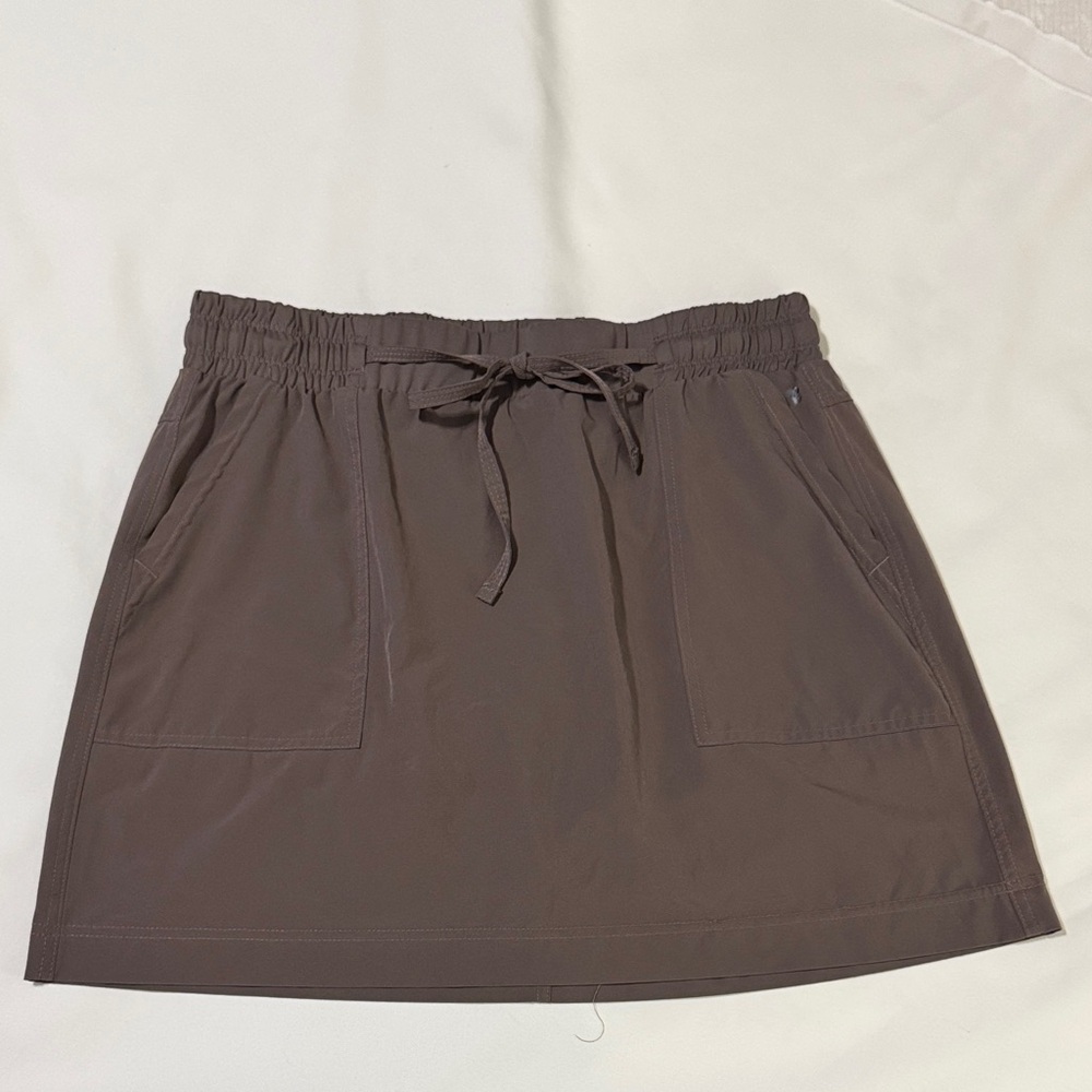 Like new Alana charcoal grey athletic skort. Size XL